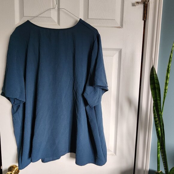 Women's Blue Blouse, short sleeve, with 2 front buttons, Size 1X, Penningtons - Picture 2 of 4